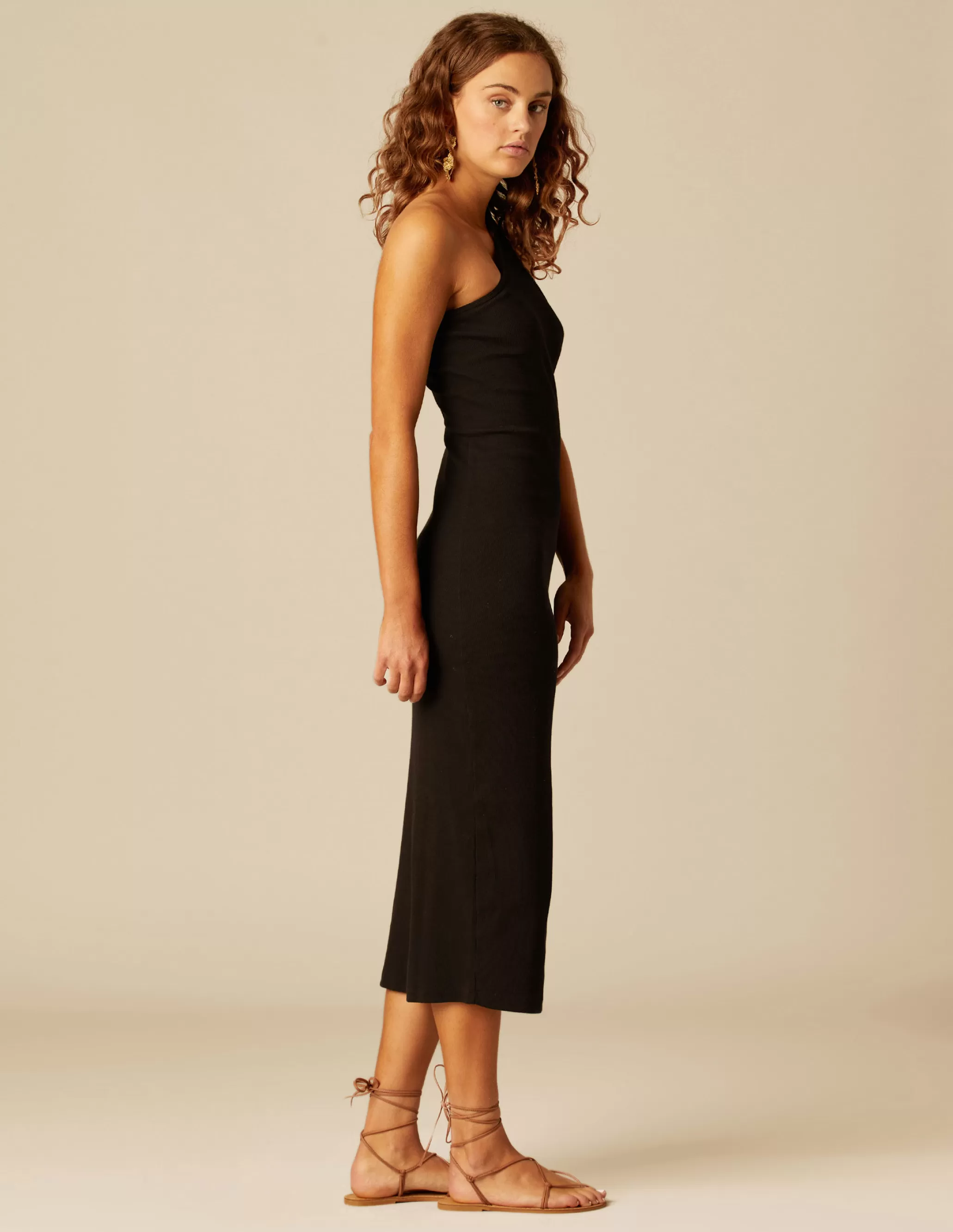 Nicoli BLACK BACKLESS DRESS< Dresses