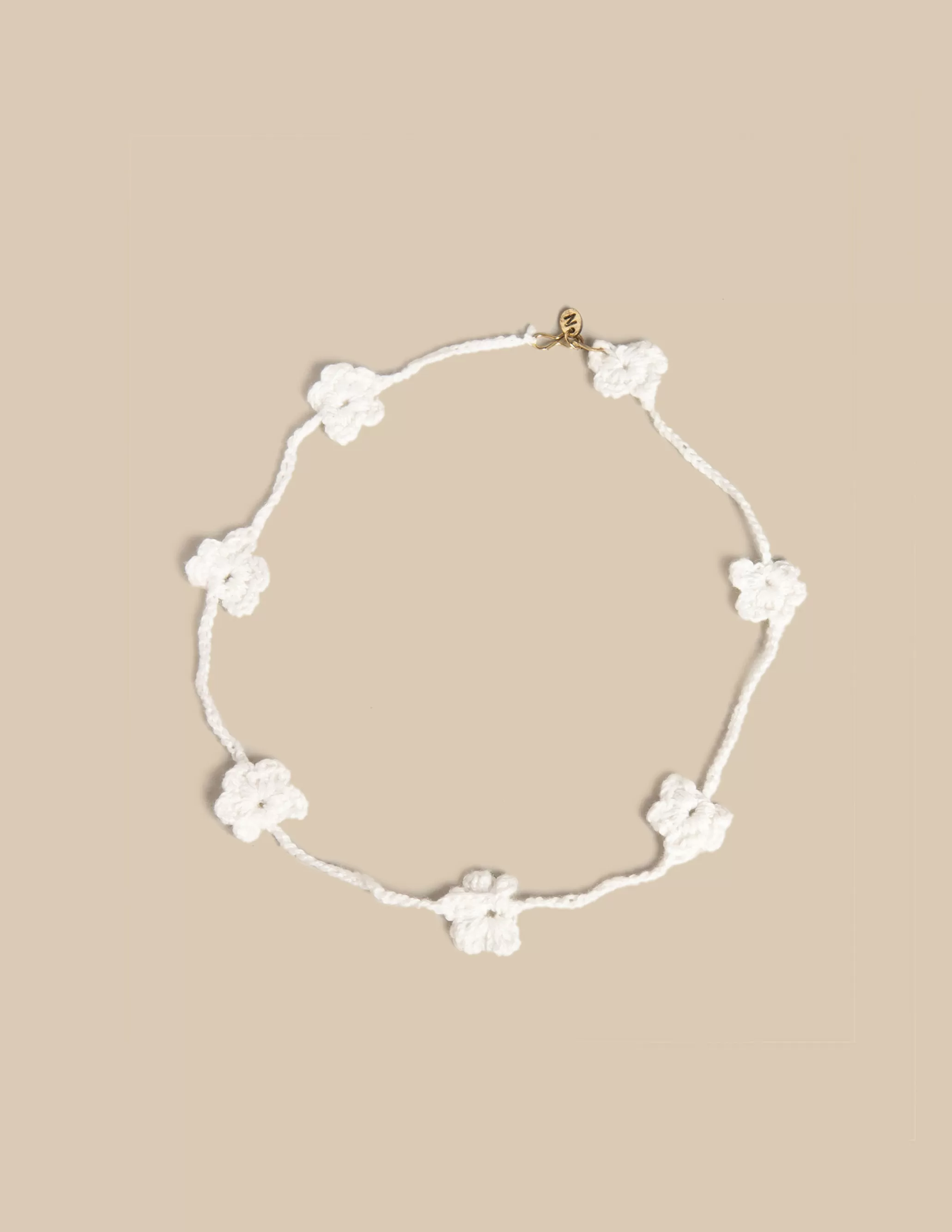 Nicoli ECRU SHORT FLOWER NECKLACE< Necklaces | Necklaces