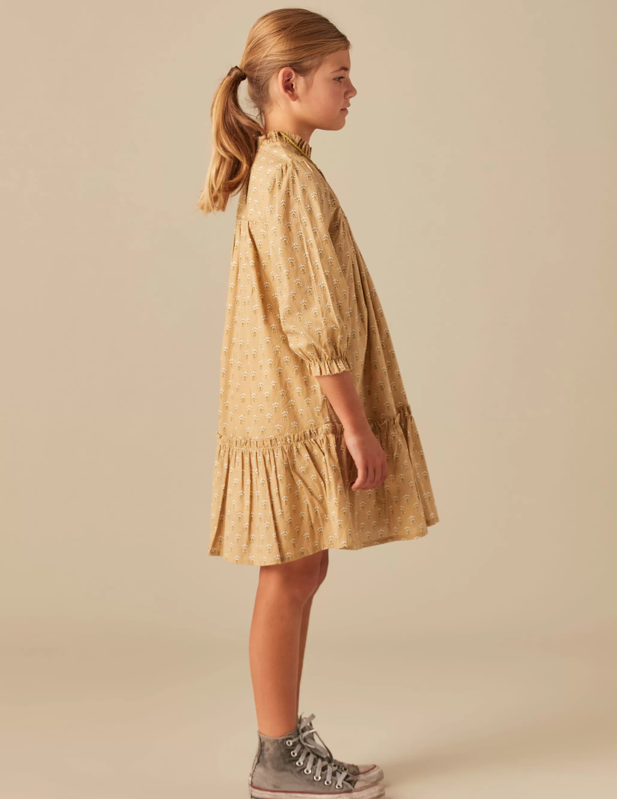 Nicoli SAND FLORAL DRESS< Dresses