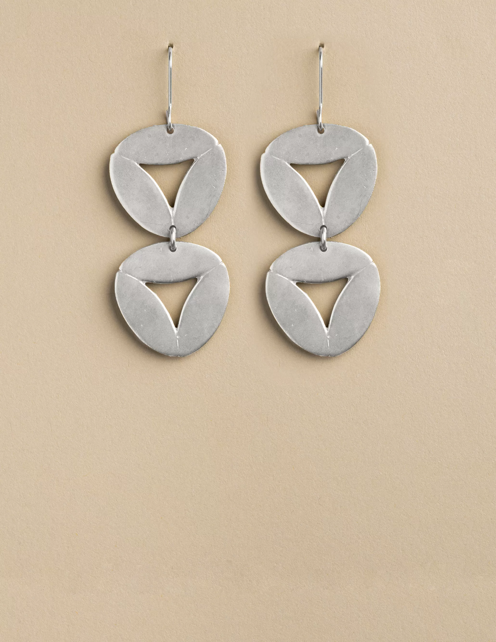 Nicoli SILVER TRIANGLE EARRINGS< Earrings