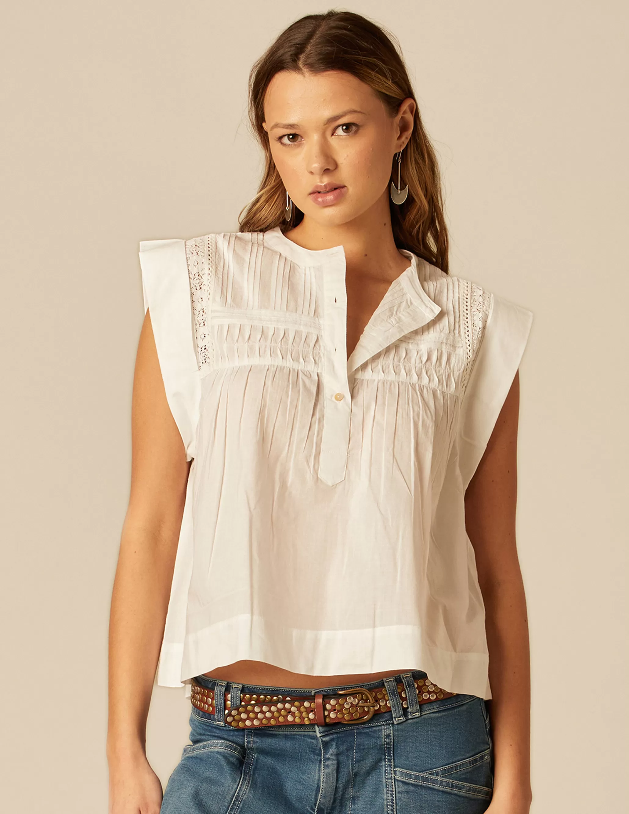 Nicoli WHITE SLEEVELESS SHIRT< Shirts & Blouses