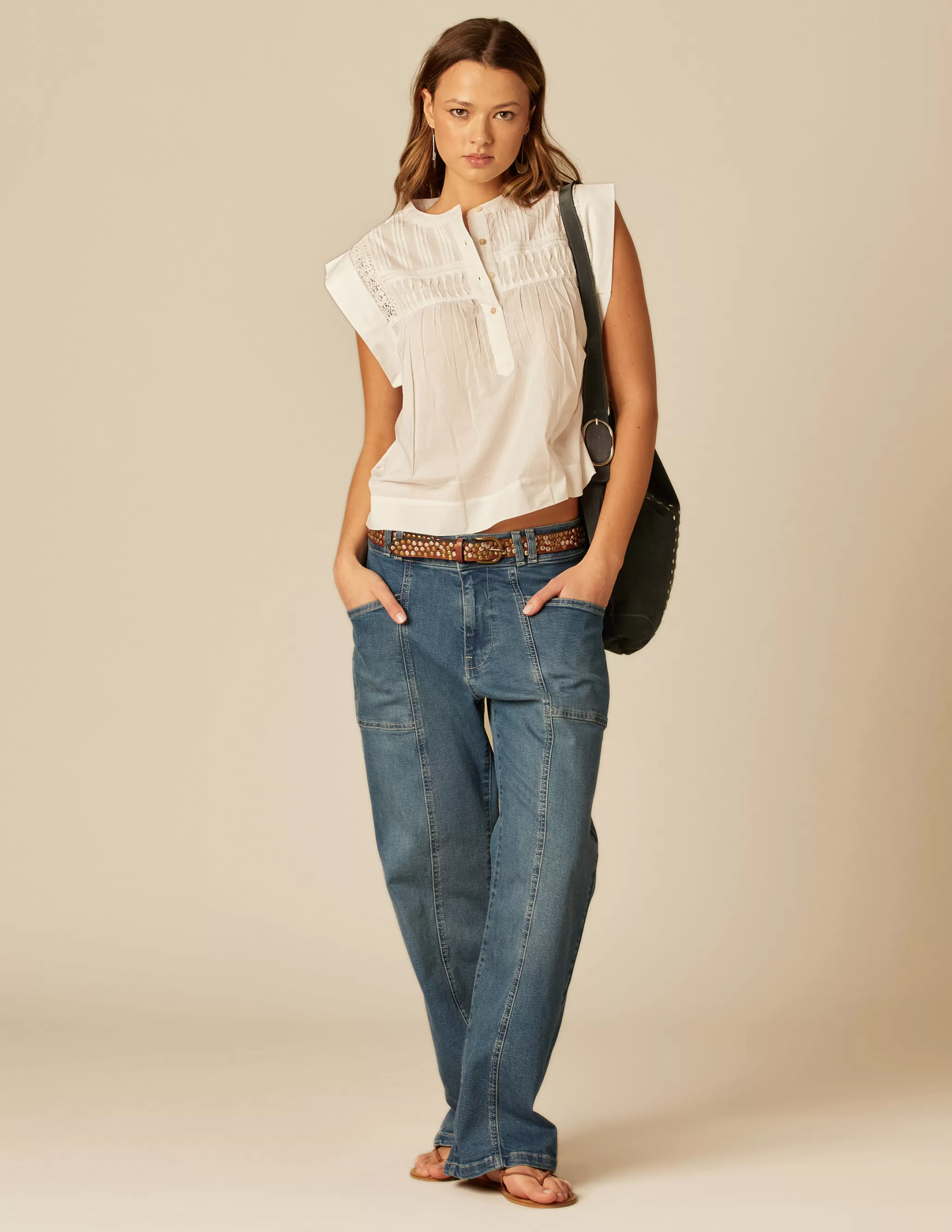 Nicoli WHITE SLEEVELESS SHIRT< Shirts & Blouses