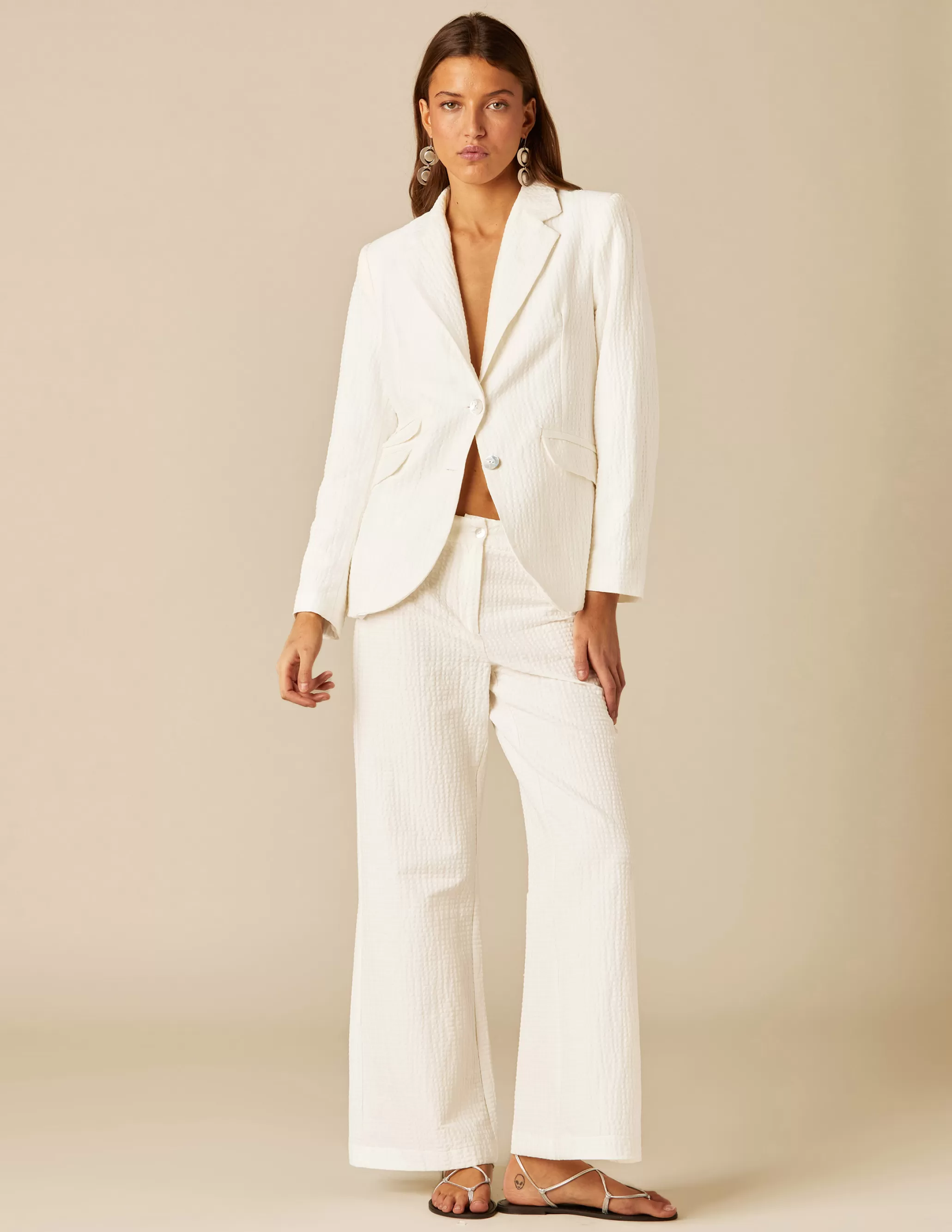 Nicoli WHITE TEXTURED BLAZER< Blazers