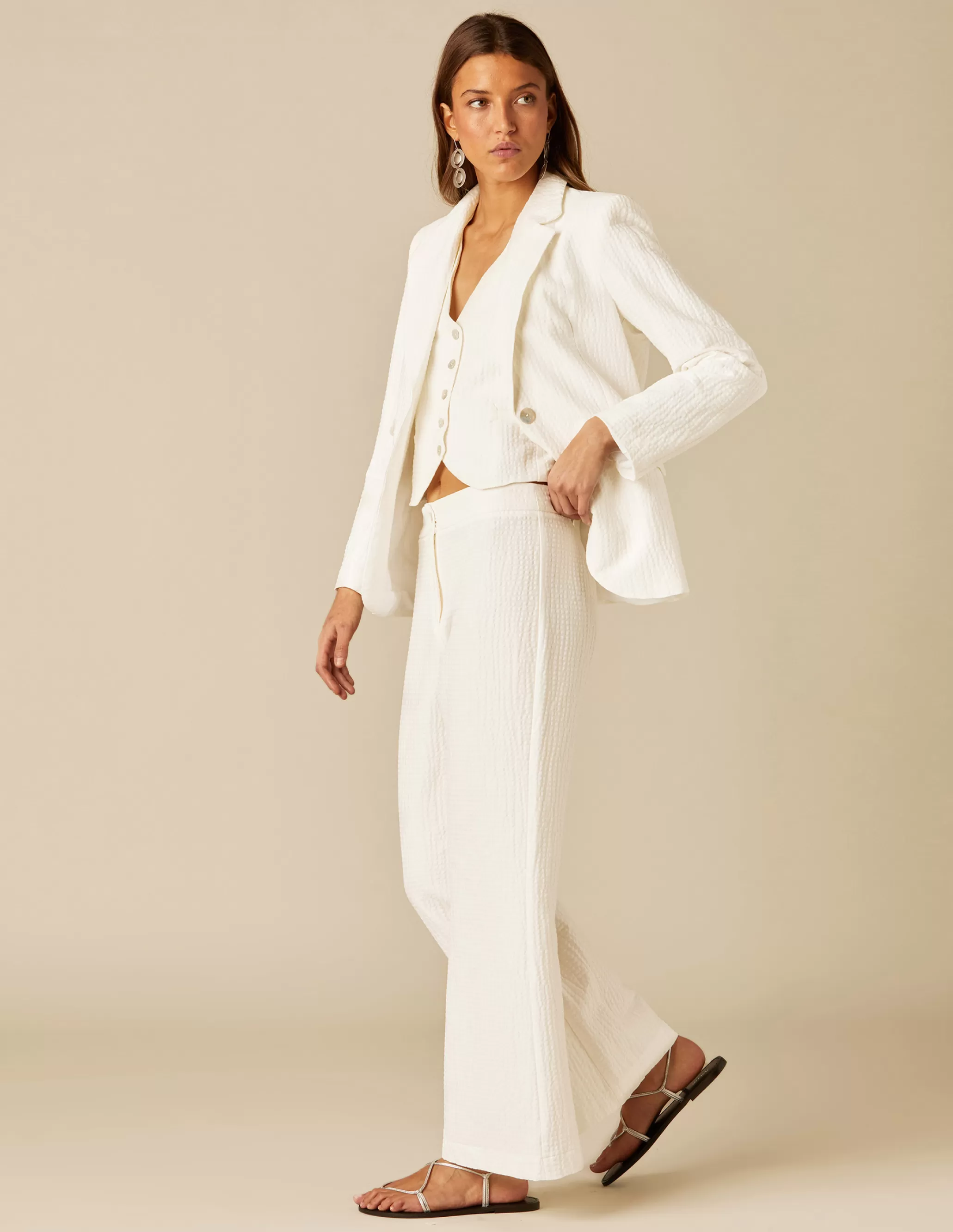 Nicoli WHITE TEXTURED TROUSERS< Trousers