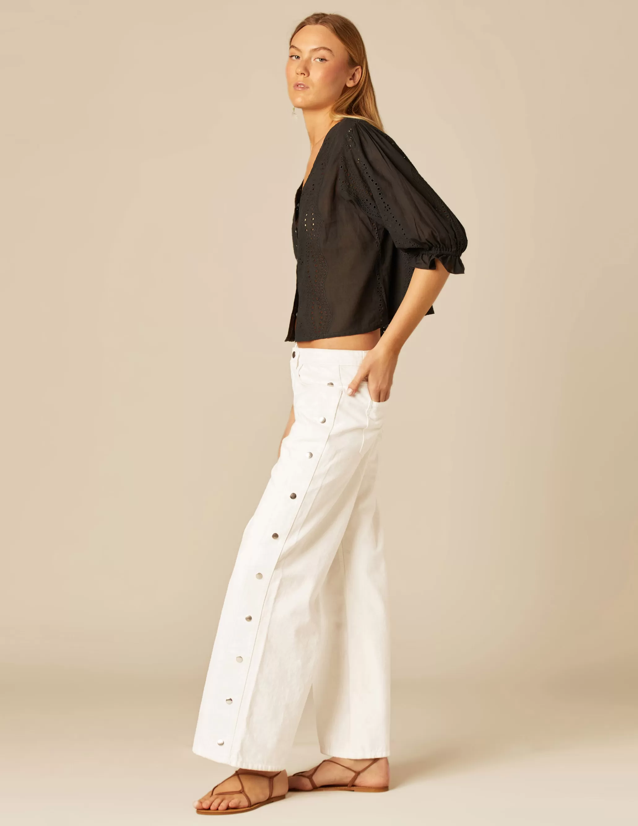 Nicoli WHITE TROUSERS WITH SIDE BUTTONS< Trousers | Denim